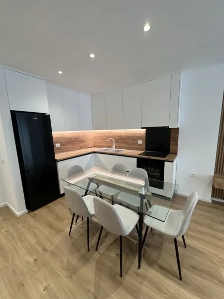 Tirane, jepet me qera apartament 2+1 Kati 3, 86 m² 500 € (ali demi)