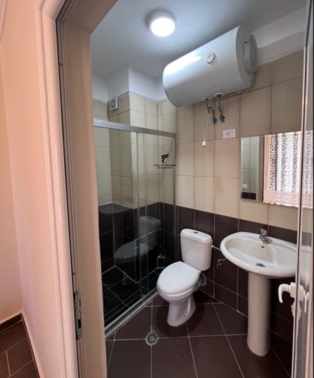 Tirane, jepet me qera apartament 2+1+Ballkon Kati 4, 118 m² 450 € (YZBERISHT)