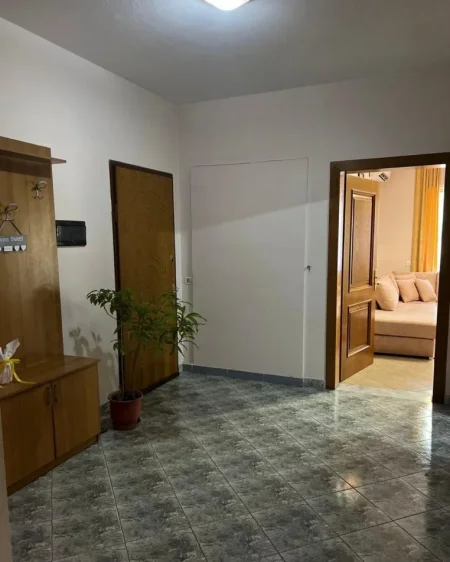 Tirane, jepet me qera apartament 2+1 Kati 5, 120 m² 700 € (bllok)