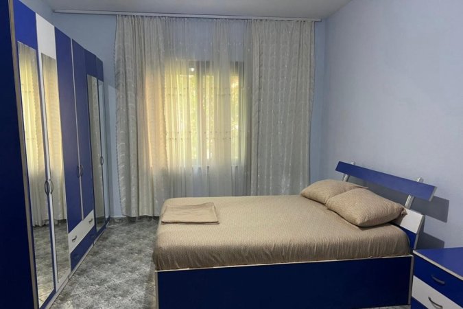 Tirane, jepet me qera apartament 2+1 Kati 5, 120 m² 700 € (bllok)
