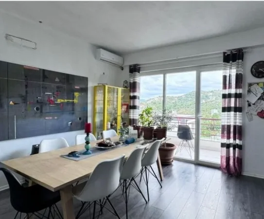 Tirane, jepet me qera apartament 1+1 Kati 5, 55 m² 650 € 