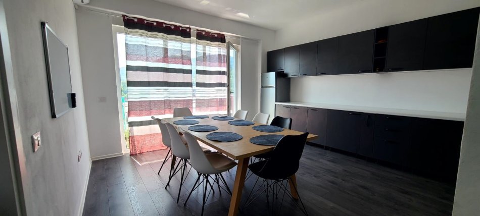 Tirane, jepet me qera apartament 1+1 Kati 5, 55 m² 650 € 