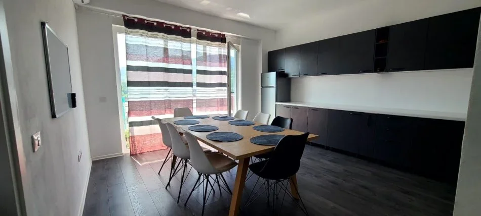 Tirane, jepet me qera apartament 1+1 Kati 5, 55 m² 650 € 