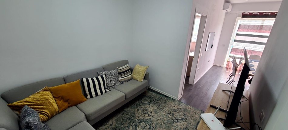 Tirane, jepet me qera apartament 1+1 Kati 5, 55 m² 650 € 