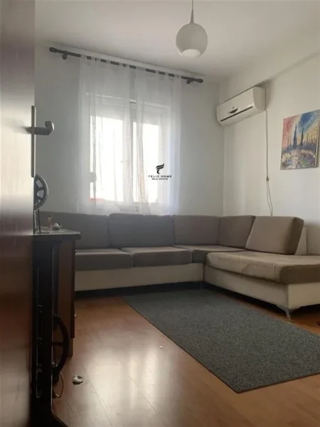 Tirane, jepet me qera apartament 1+1 Kati 4, 70 m² 600 € (KOMUNA E PARISIT)
