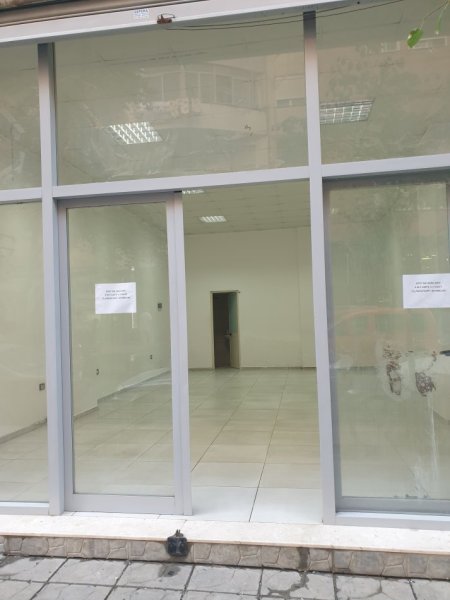 Tirane, jepet me qera dyqan Kati 0, 55 m² 500 mije lek(Thoma Koxhaj)