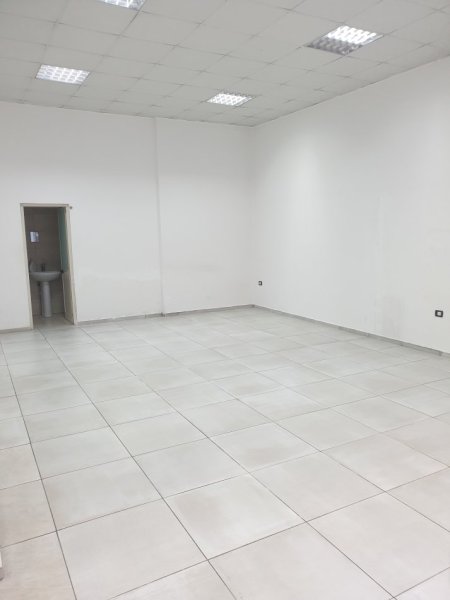 Tirane, jepet me qera dyqan Kati 0, 55 m² 500 mije lek(Thoma Koxhaj)