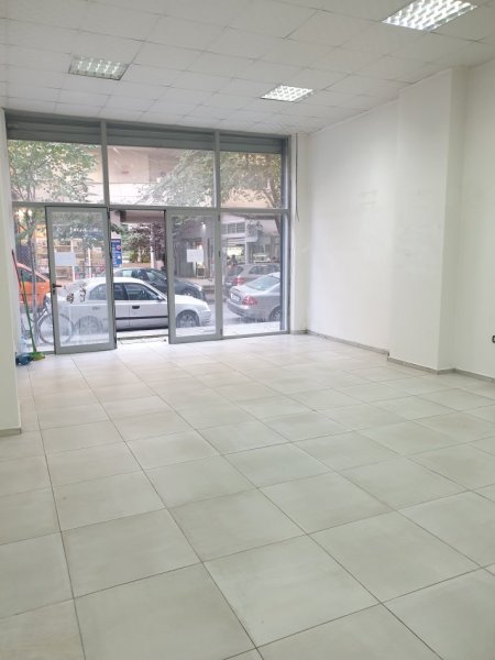 Tirane, jepet me qera dyqan Kati 0, 55 m² 500 mije lek(Thoma Koxhaj)