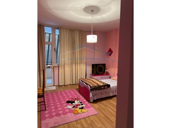 SHITET APARTAMENT 4+1 TEK RRUGA ELBASANIT