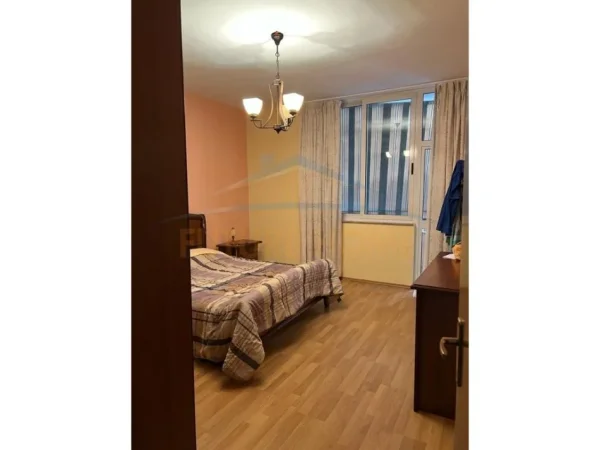 SHITET APARTAMENT 4+1 TEK RRUGA ELBASANIT