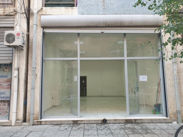 Tirane, jepet me qera dyqan Kati 0, 55 m² 500 mije lek(Thoma Koxhaj)