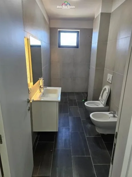 Tirane, jepet me qera zyre Kati 8, 66 m² 400 € (TEODOR KEKO)