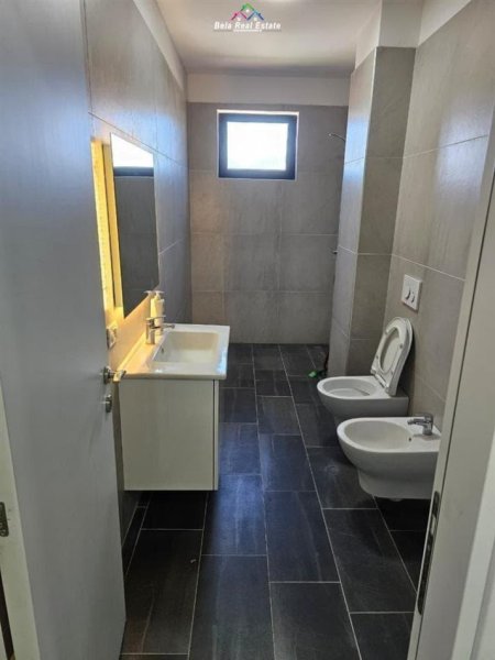 Tirane, jepet me qera zyre Kati 8, 66 m² 400 € (TEODOR KEKO)