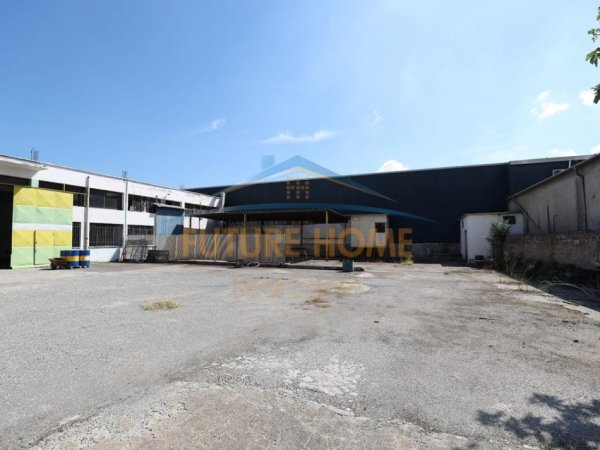 Shitet , Kapanon, Autostrada Tiranë-Durrës, 560 m², 1.200.000 €