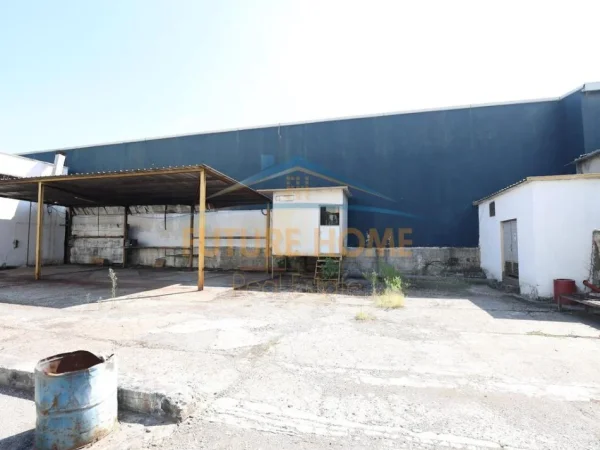 Shitet , Kapanon, Autostrada Tiranë-Durrës, 560 m², 1.200.000 €