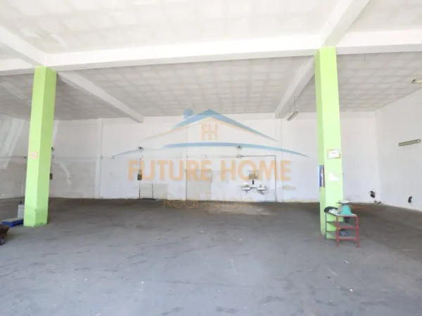 Shitet , Kapanon, Autostrada Tiranë-Durrës, 560 m², 1.200.000 €