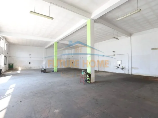 Shitet , Kapanon, Autostrada Tiranë-Durrës, 560 m², 1.200.000 €