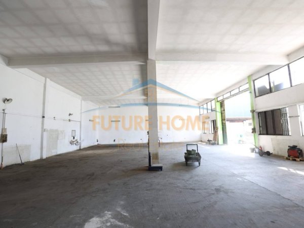Shitet , Kapanon, Autostrada Tiranë-Durrës, 560 m², 1.200.000 €