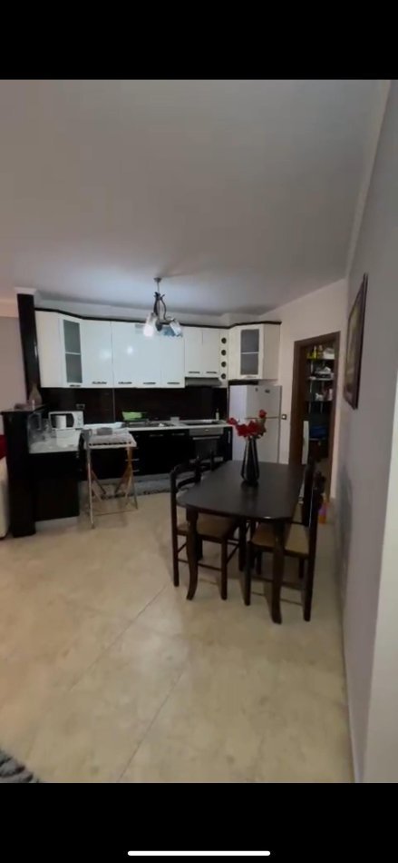 Tirane, jepet me qera apartament 2+1+Ballkon Kati 4, 85 m² 450 € 