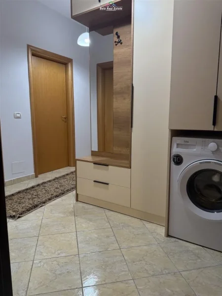 Tirane, jepet me qera apartament 2+1 Kati 5, 90 m² 65.000 leke te reja  (frosina plaku)