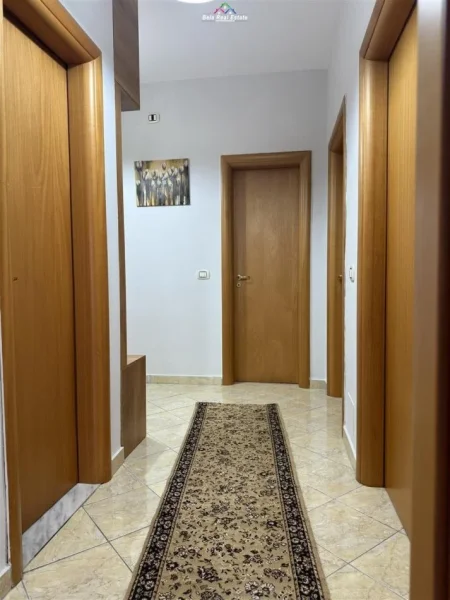 Tirane, jepet me qera apartament 2+1 Kati 5, 90 m² 65.000 leke te reja  (frosina plaku)