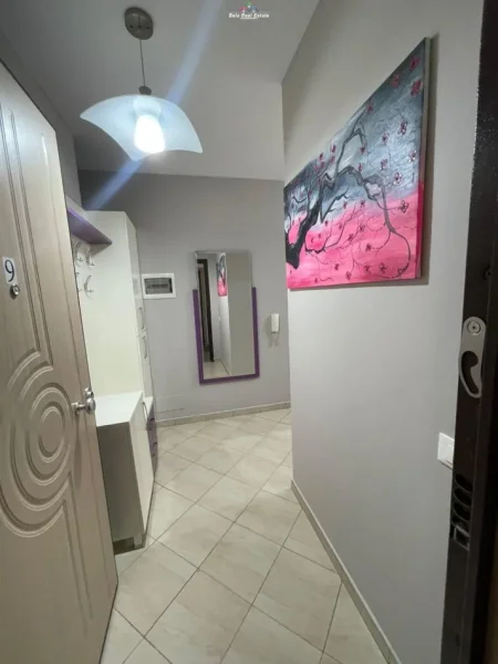 21 dhjetori, kompleksi kontakt 2+1 650 euro