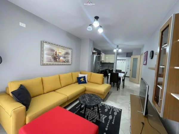 21 dhjetori, kompleksi kontakt 2+1 650 euro