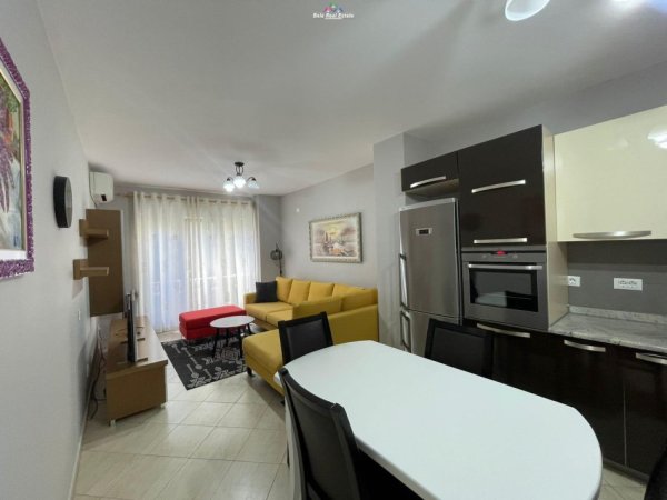 Tirane, jepet me qera apartament 2+1 Kati 3, 92 m² 750 € (21 dhjetori)