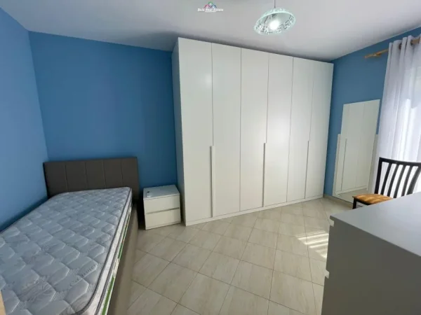 21 dhjetori, kompleksi kontakt 2+1 650 euro