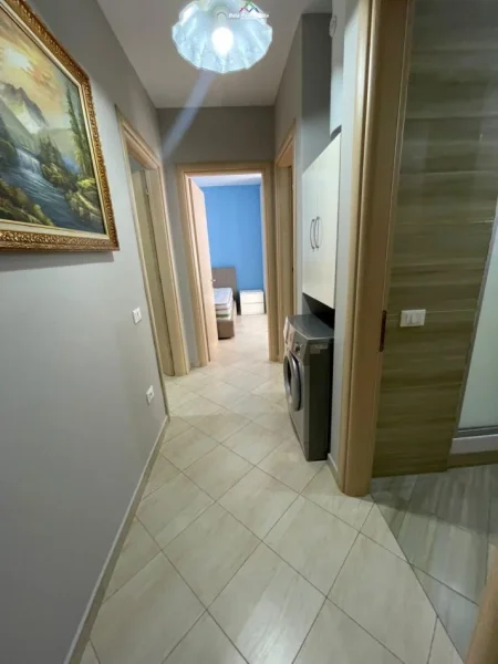 21 dhjetori, kompleksi kontakt 2+1 650 euro