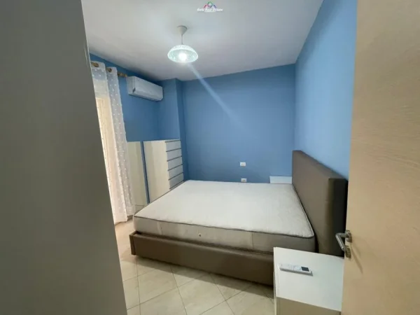21 dhjetori, kompleksi kontakt 2+1 650 euro