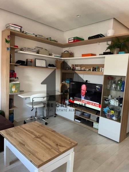 Tirane, jepet me qera apartament 1+1+Ballkon Kati 5, 55 m² 500 € (Vasil Shanot)