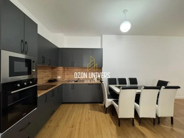 Tirane, jepet me qera apartament 2+1+Ballkon Kati 4, 115 m² 60,000 ALL (pranë Vilës L, Astir)