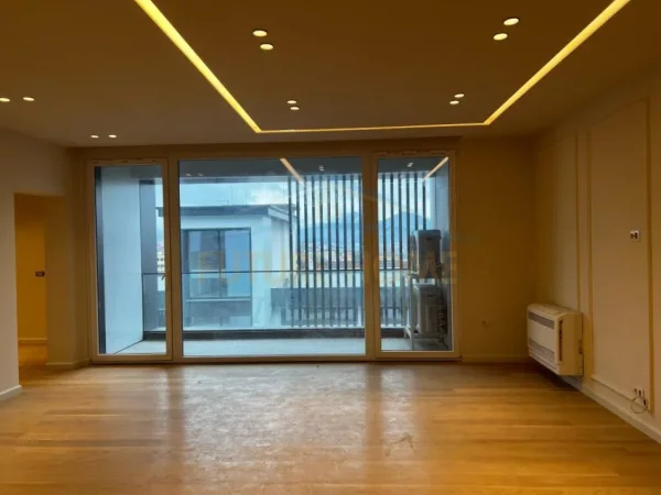 SHITET APARTAMENT 3+1+GARAZH PRANE PALLATIT TE BRIGADAVE