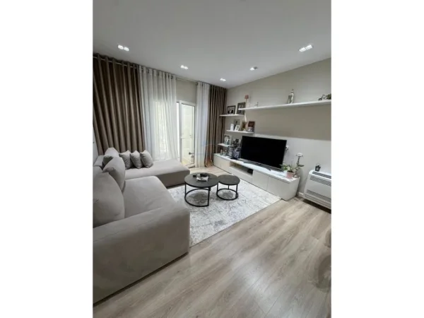 Tirane, jepet me qera apartament 2+1+Ballkon Kati 2, 114 m² 800 € (Don Bosko)