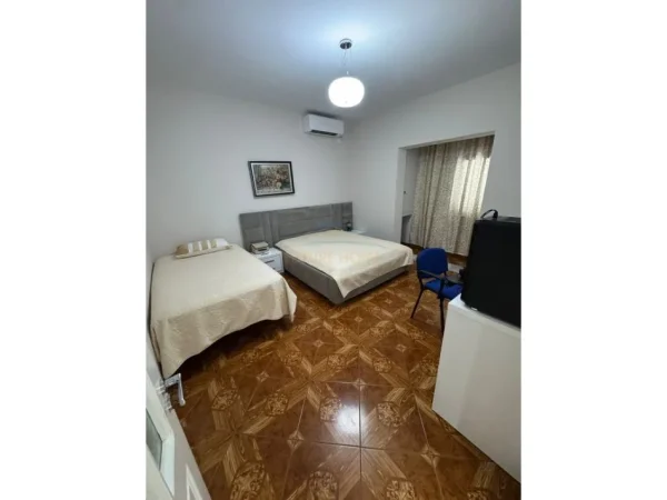Tirane, jepet me qera apartament 2+1+Ballkon Kati 2, 114 m² 800 € (Don Bosko)