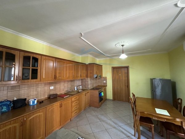 Tirane, jepet me qera apartament 2+1+Ballkon Kati 6, 93 m² 550 € 