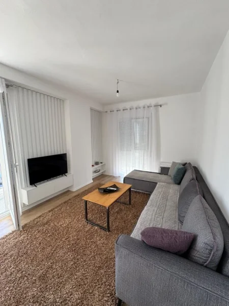 Tirane, jepet me qera apartament 2+1+Ballkon Kati 3, 92 m² 500 € (Univers City 2+1+Post Parkimi Per Qera Mobilim Luksoz)