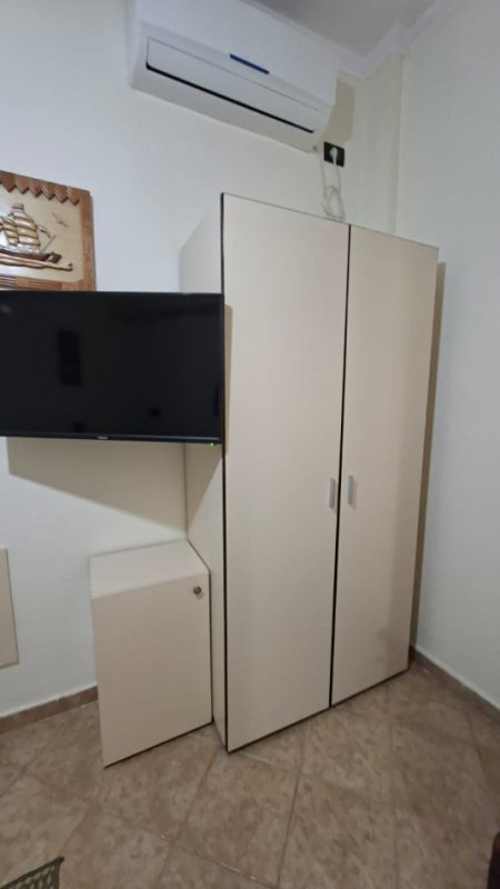 Tirane, jepet me qera apartament 1+1 Kati 2, 60 m² 450 € (Rruga 5 maji)