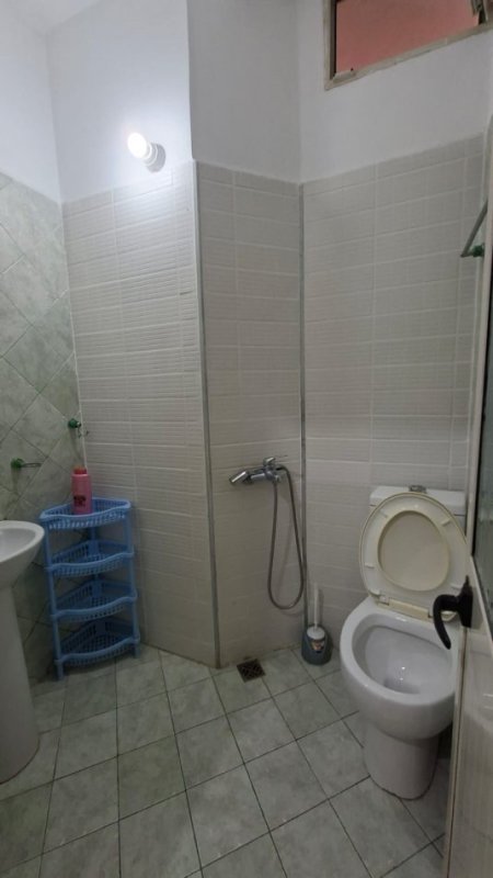 Tirane, jepet me qera apartament 1+1 Kati 2, 60 m² 450 € (Rruga 5 maji)