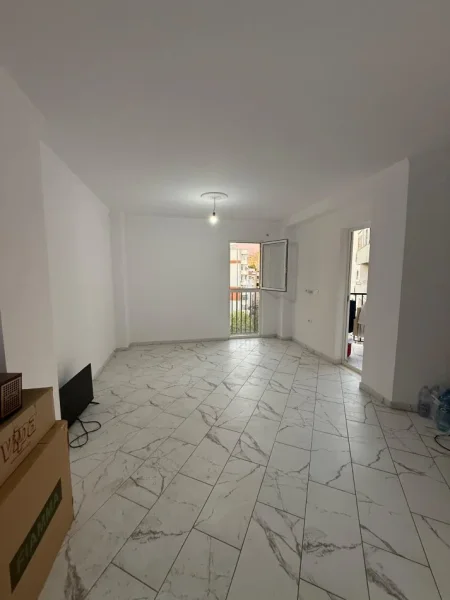 Tirane, shitet apartament 1+1+Ballkon Kati 5, 74 m² 163.000 € (Rruga Haxhi Hysen Dalliu, Stacioni Trenit)