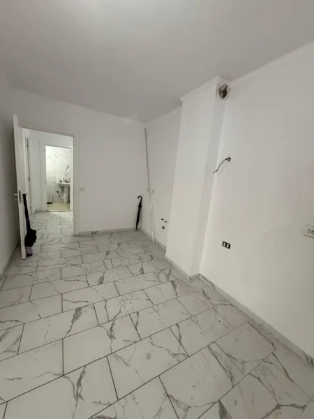 Tirane, shitet apartament 1+1+Ballkon Kati 5, 74 m² 163.000 € (Rruga Haxhi Hysen Dalliu, Stacioni Trenit)