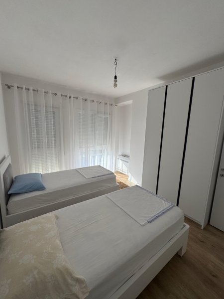 Tirane, jepet me qera apartament 2+1+Ballkon Kati 3, 93 m² 450 € (Univers City 2+1 Post Parkimi Mobilim Luksoz)