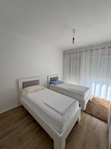 Tirane, jepet me qera apartament 2+1+Ballkon Kati 3, 93 m² 450 € (Univers City 2+1 Post Parkimi Mobilim Luksoz)