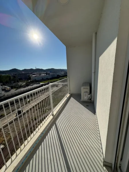 Tirane, jepet me qera apartament 2+1+Ballkon Kati 3, 93 m² 450 € (Univers City 2+1 Post Parkimi Mobilim Luksoz)