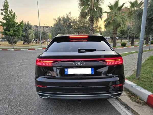 Tirane, Shes Audi Q8 Benzin Super Okazion 100k km 39.500 €
