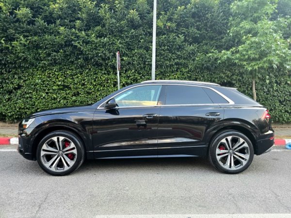 Tirane, Shes Audi Q8 Benzin Super Okazion 100k km 39.500 €