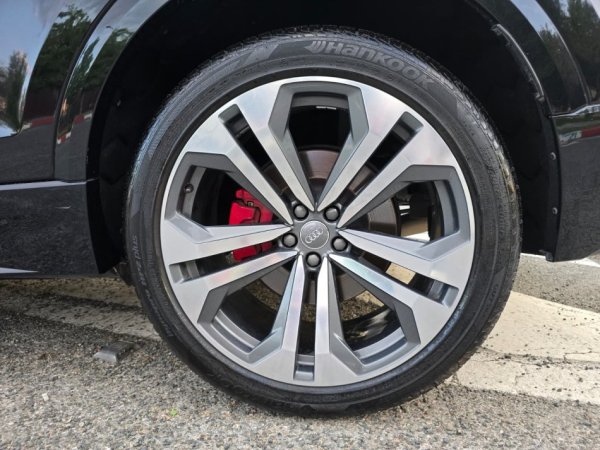 Tirane, Shes Audi Q8 Benzin Super Okazion 100k km 39.500 €