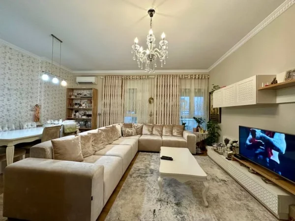 Tirane, shitet apartament 3+1+Aneks+Ballkon Kati 3, 123 m² 265.000 € (Kopshti Botanik)