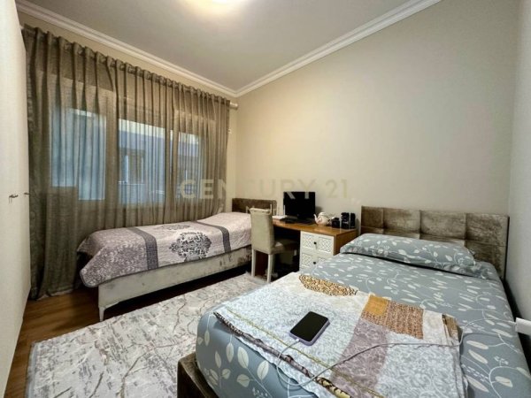 Tirane, shitet apartament 3+1+Aneks+Ballkon Kati 3, 123 m² 265.000 € (Kopshti Botanik)